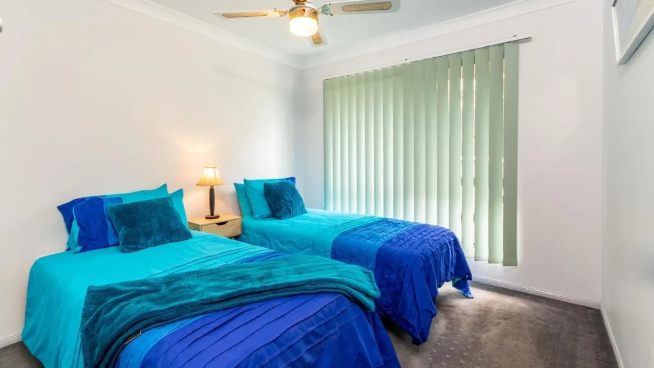 Holiday home Delightful Duplex On Rose Ct, Bongaree Villa