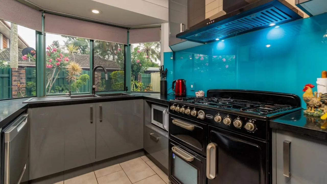 Delightful Duplex On Rose Ct, Bongaree Villa 0*,  Australia