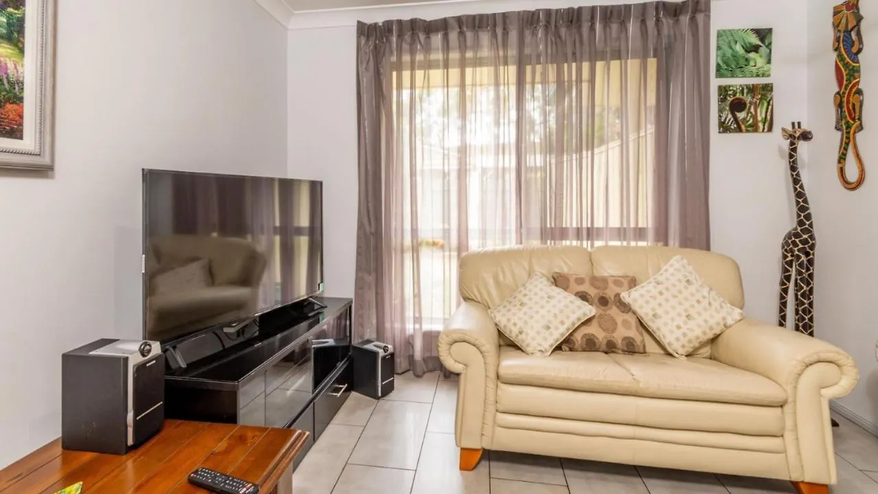 Delightful Duplex On Rose Ct, Bongaree Villa
